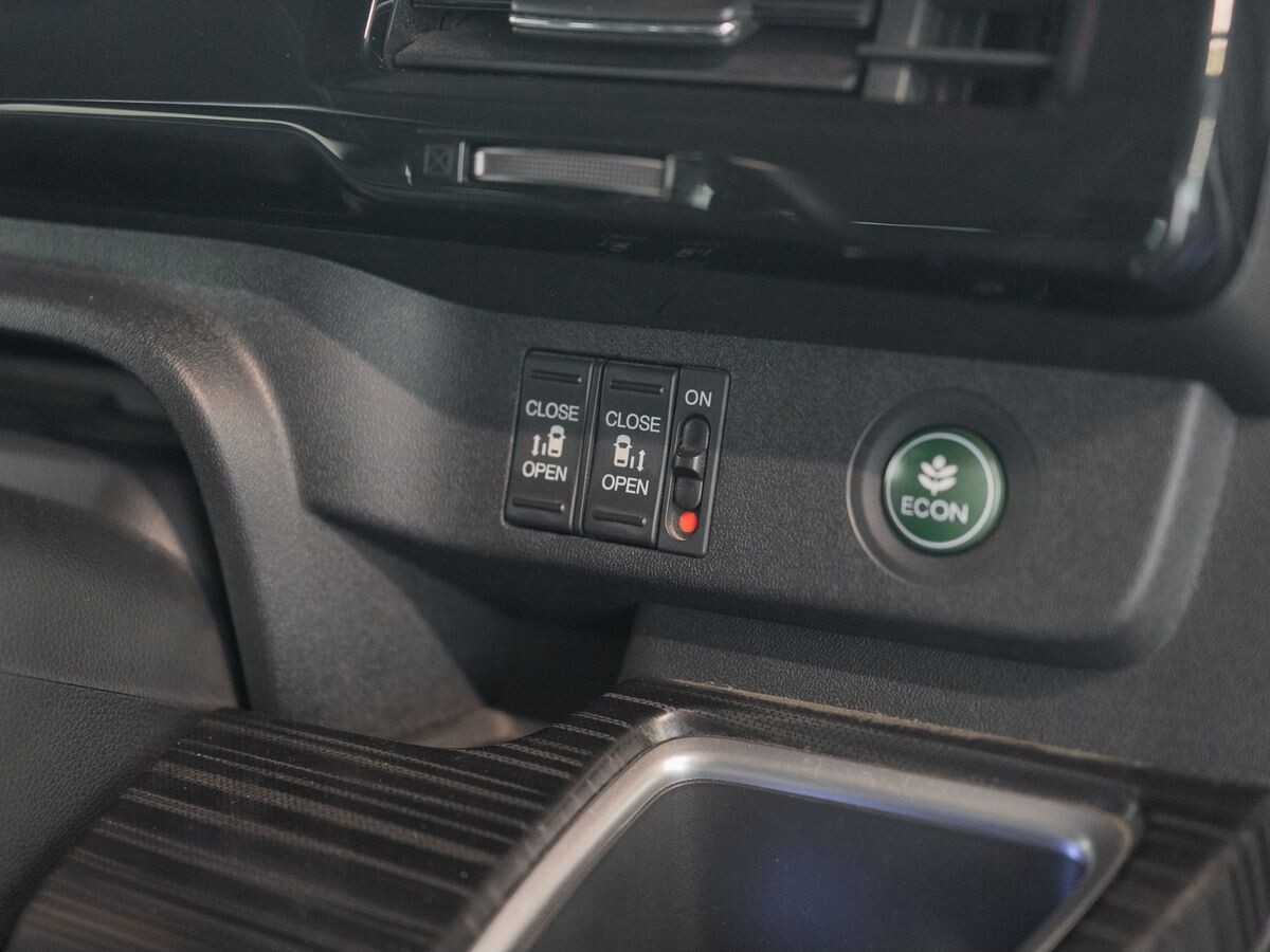 Honda Stepwgn 2015 - фото автомобиля