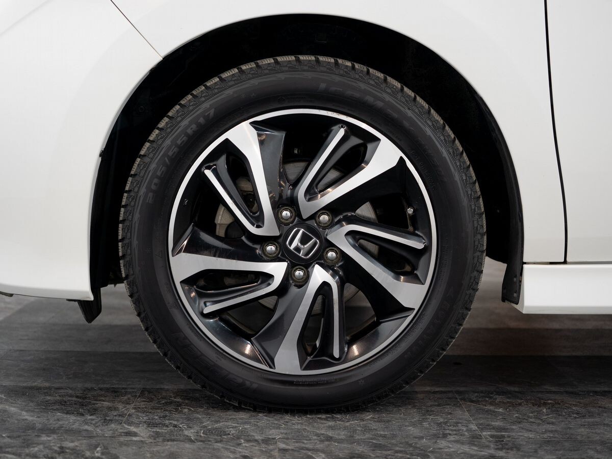 Honda Stepwgn 2015 - фото автомобиля