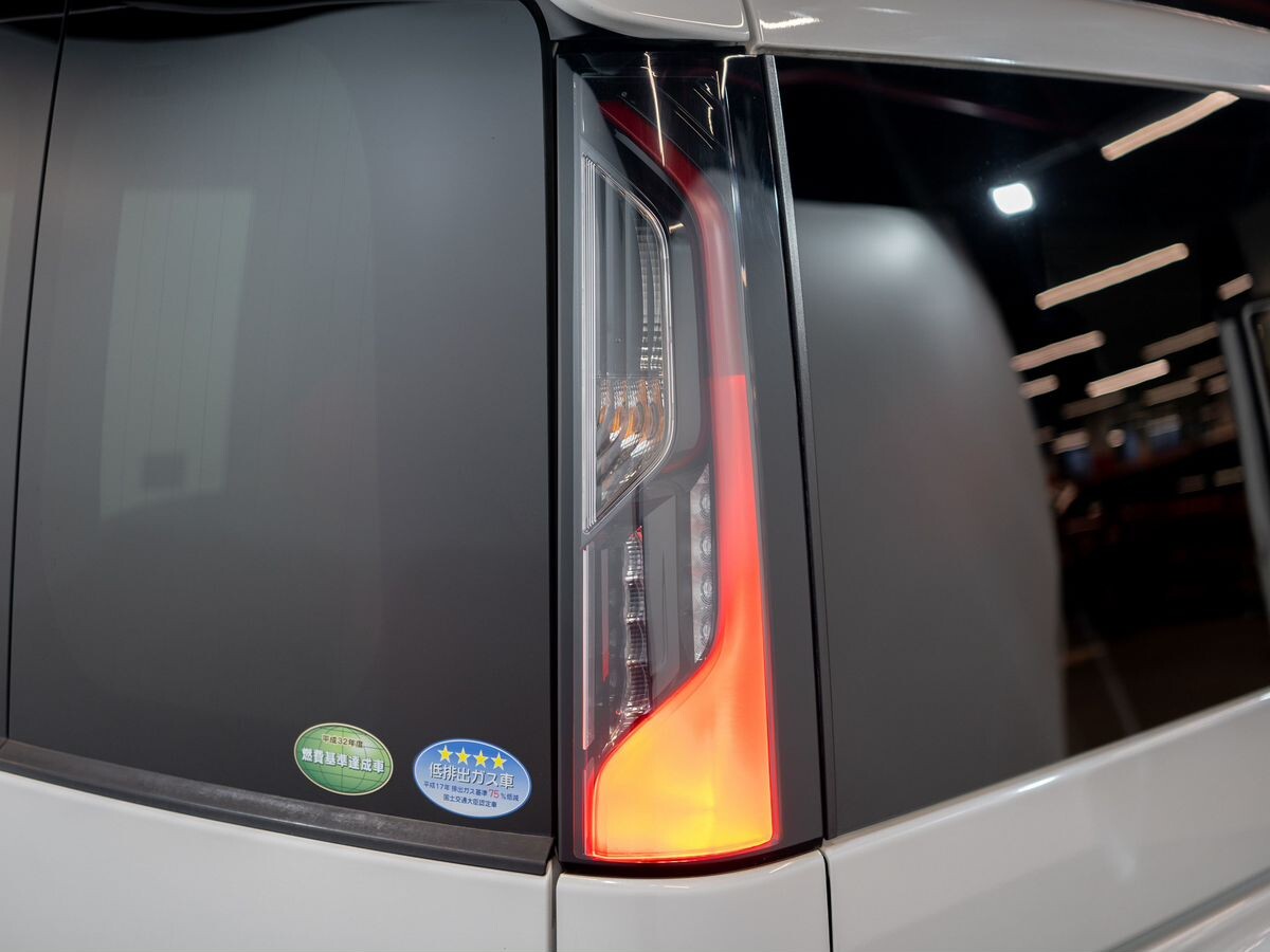 Honda Stepwgn 2015 - фото автомобиля