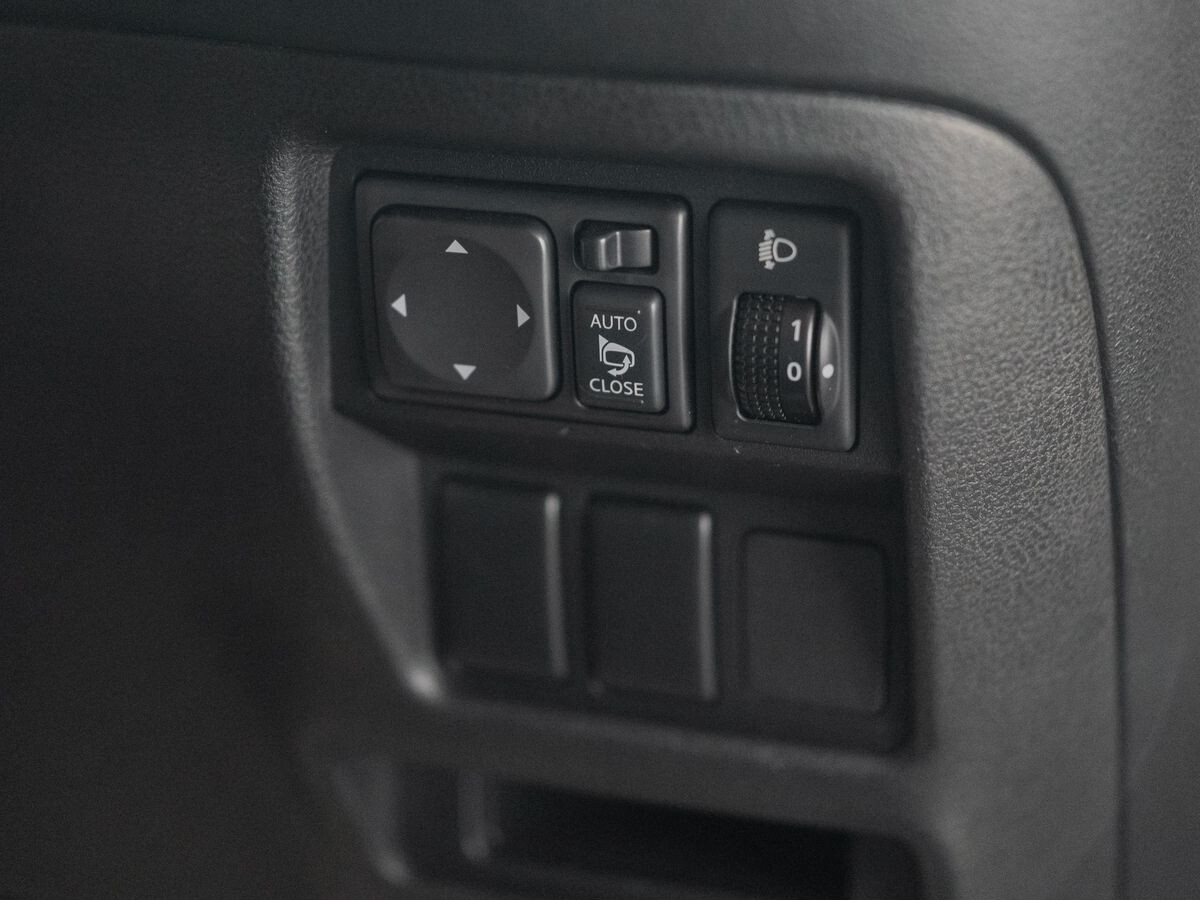 Nissan Juke 2011 - фото автомобиля