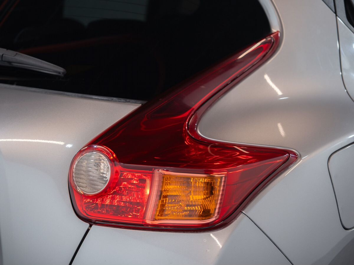 Nissan Juke 2011 - фото автомобиля