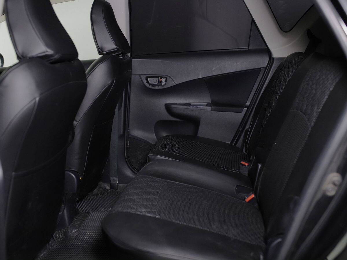 Toyota Ractis 2011 - фото автомобиля