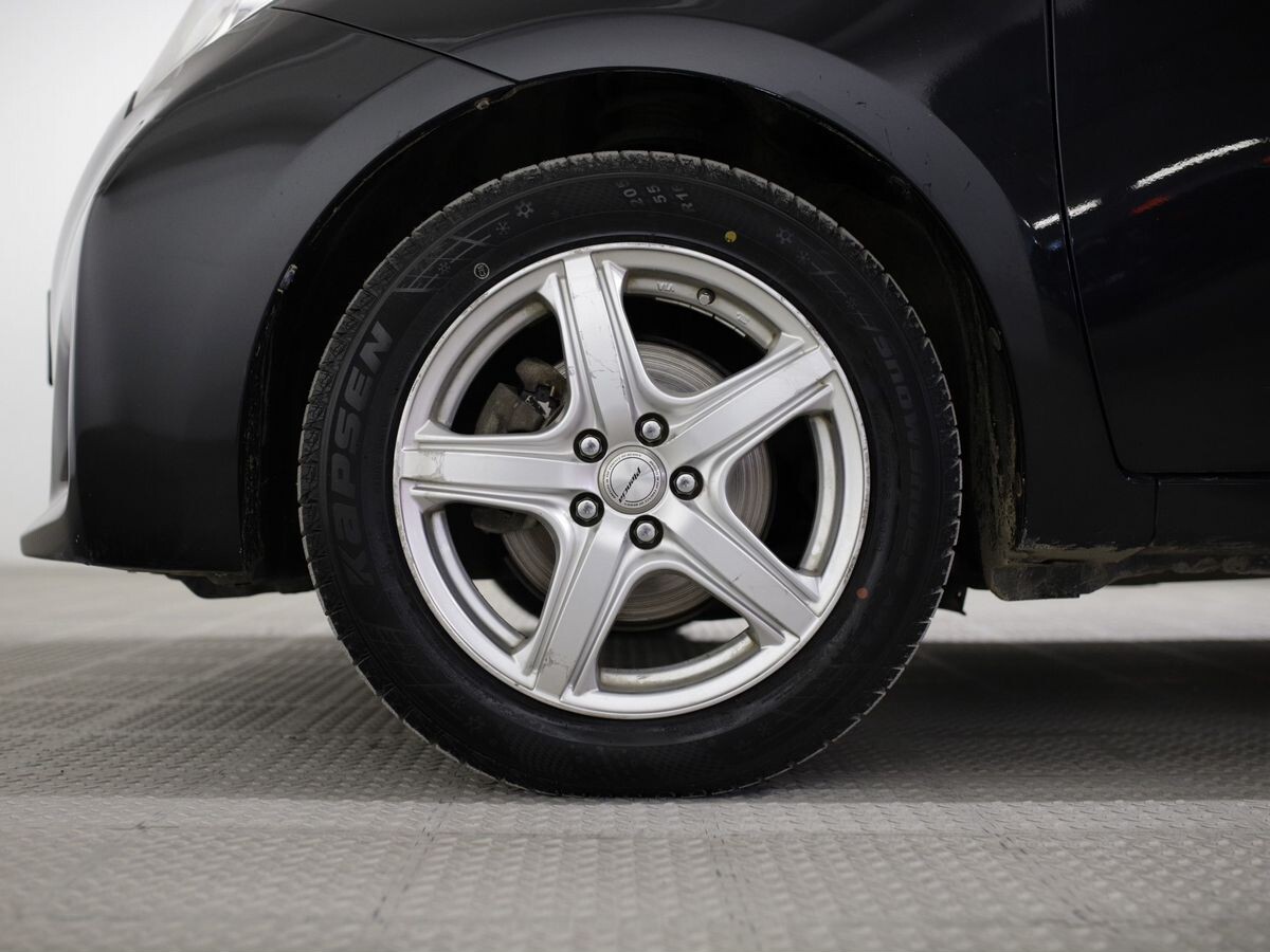 Toyota Ractis 2011 - фото автомобиля