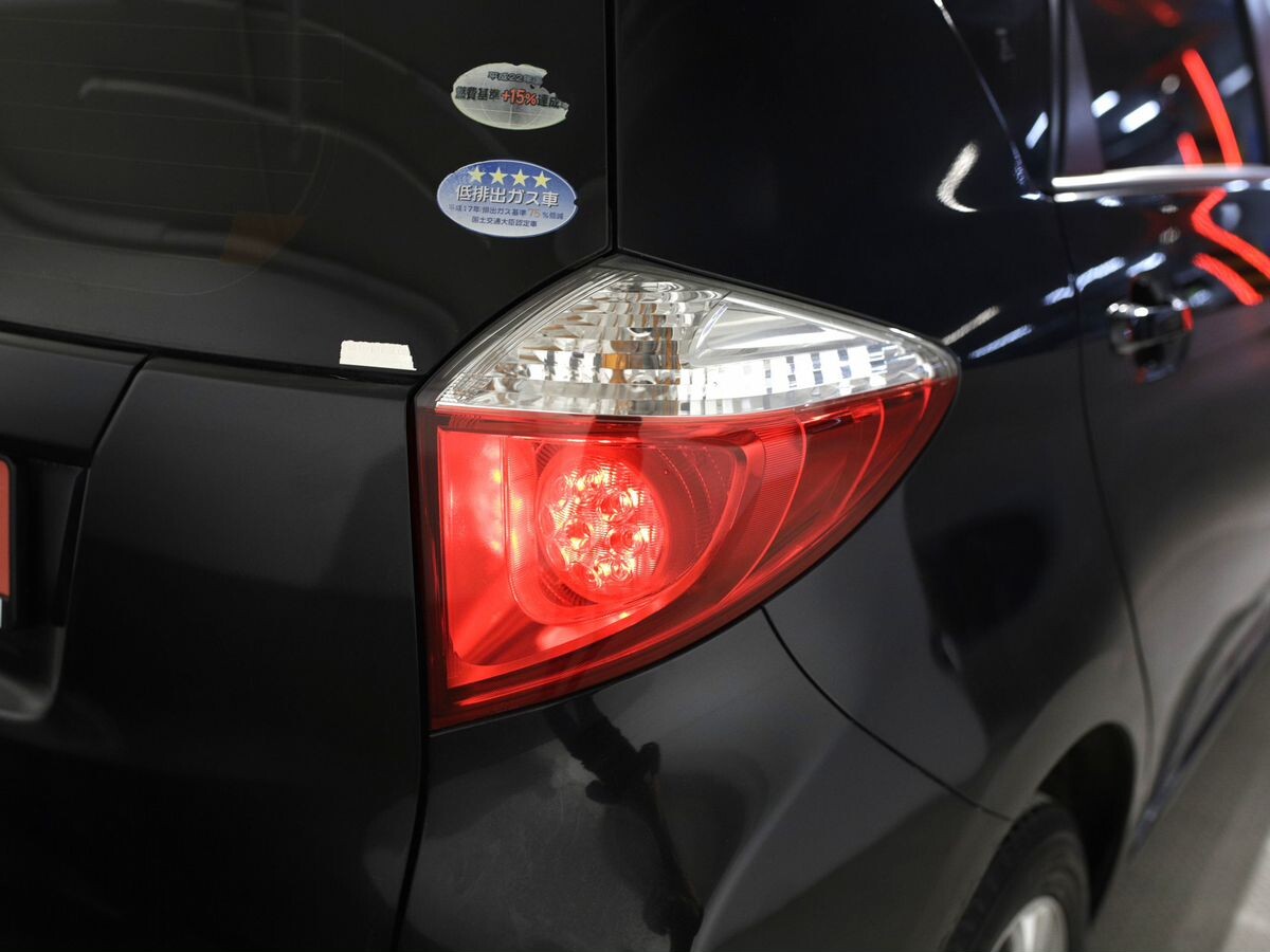 Toyota Ractis 2011 - фото автомобиля