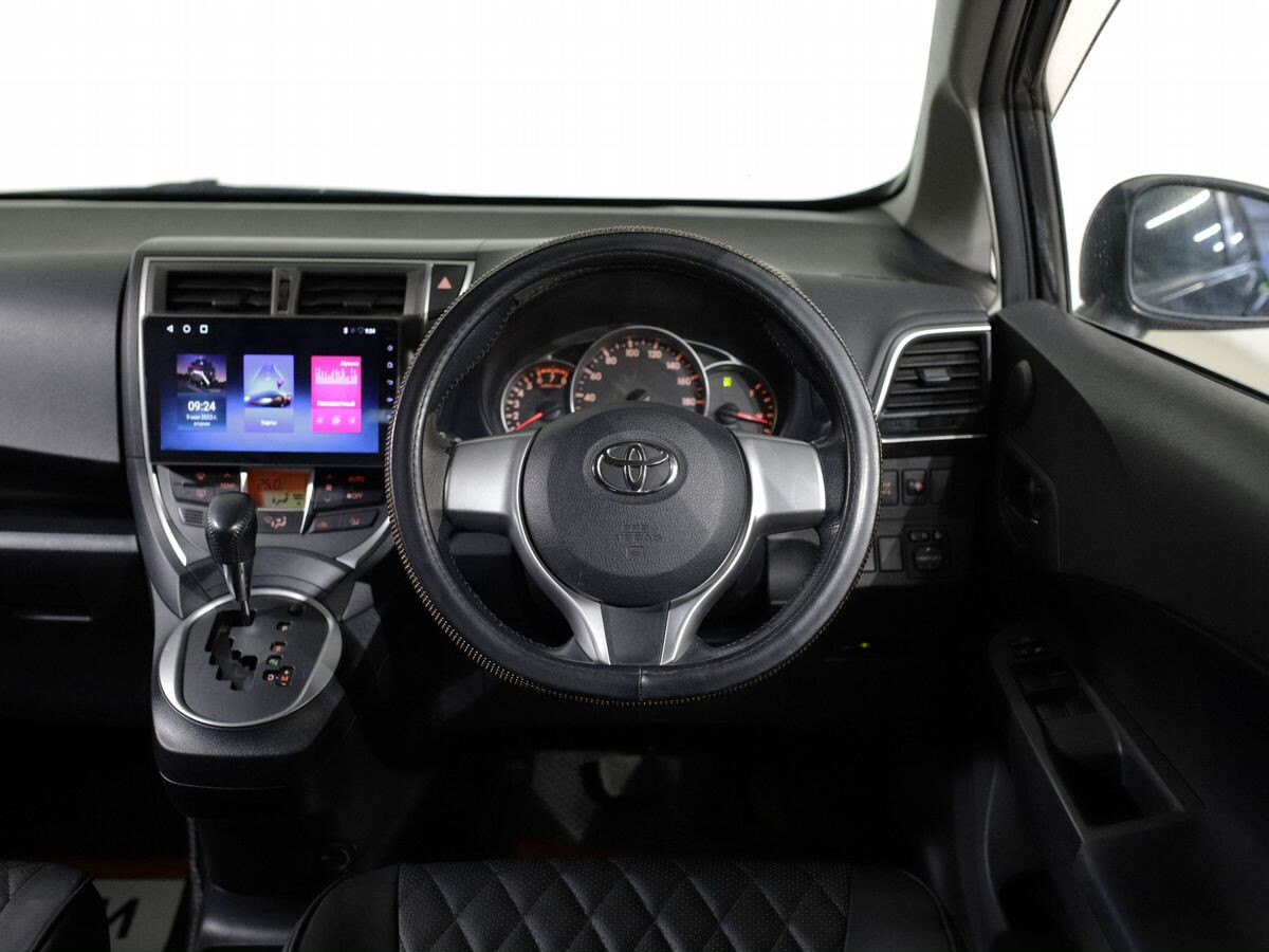 Toyota Ractis 2011 - фото автомобиля