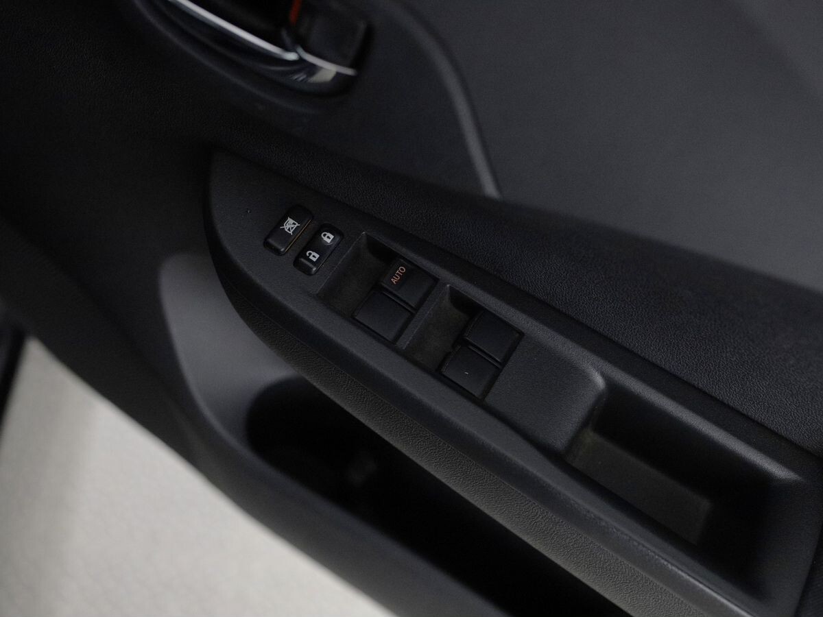 Toyota Ractis 2011 - фото автомобиля