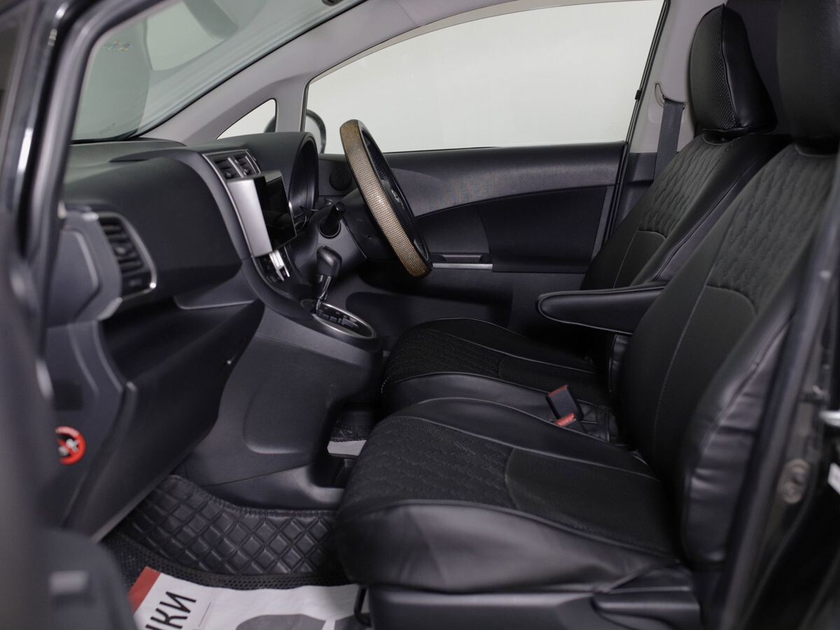 Toyota Ractis 2011 - фото автомобиля