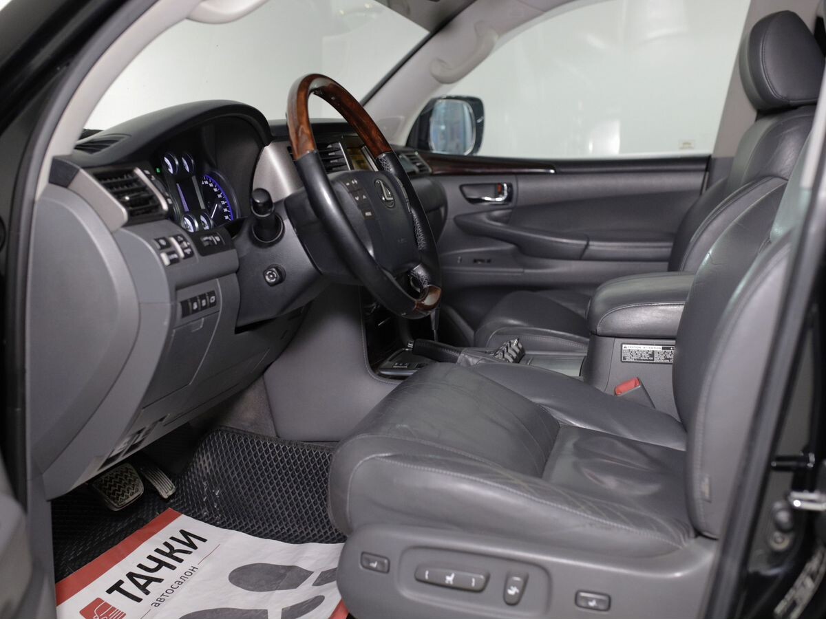 Lexus LX 2010 - фото автомобиля