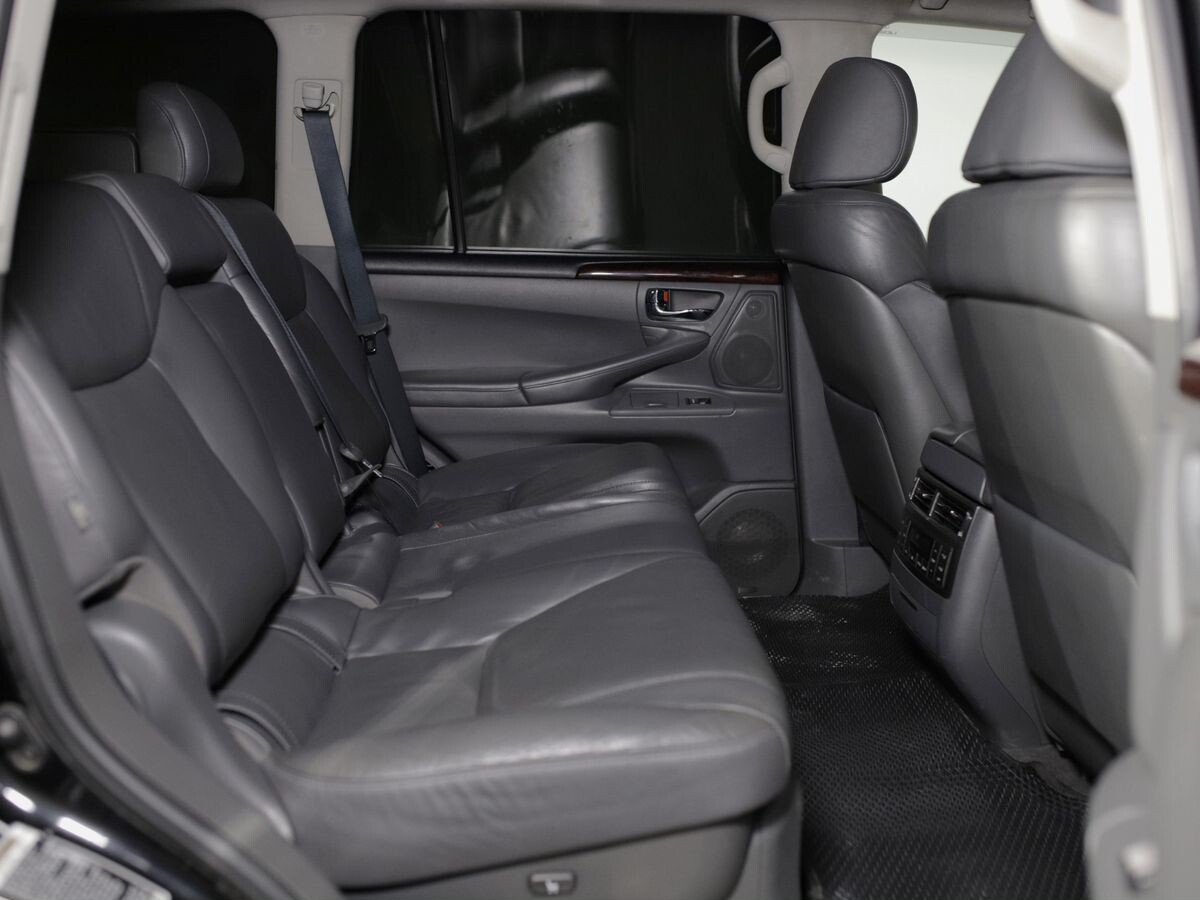 Lexus LX 2010 - фото автомобиля