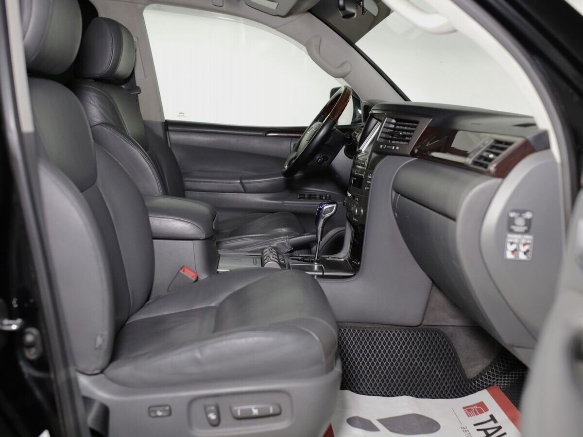 Lexus LX 2010 - фото автомобиля