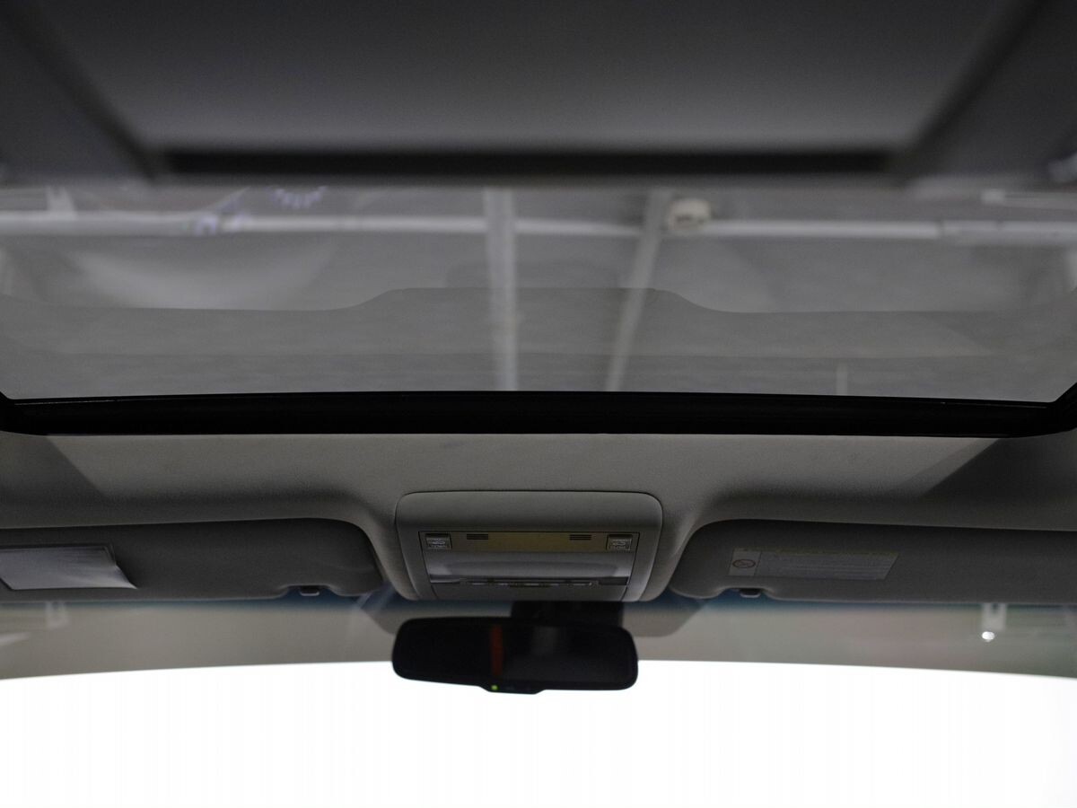 Lexus LX 2010 - фото автомобиля