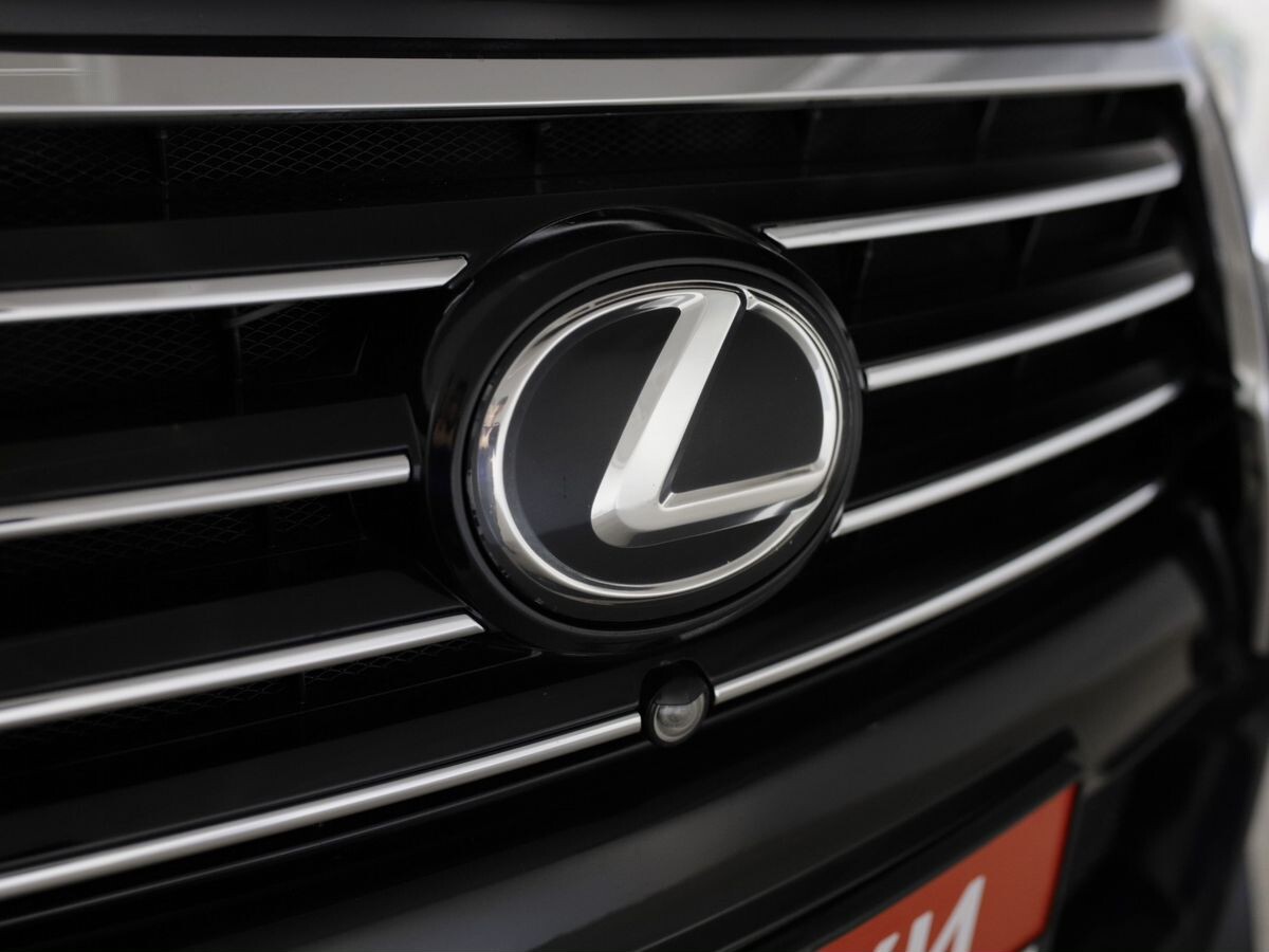 Lexus LX 2010 - фото автомобиля