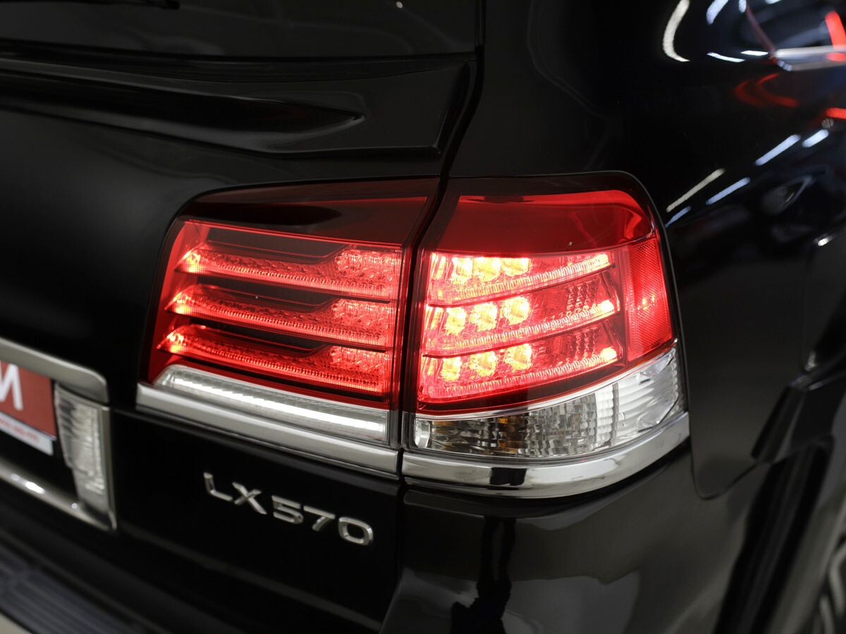 Lexus LX 2010 - фото автомобиля