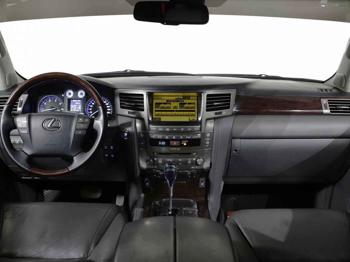 Lexus LX 2010 - фото автомобиля