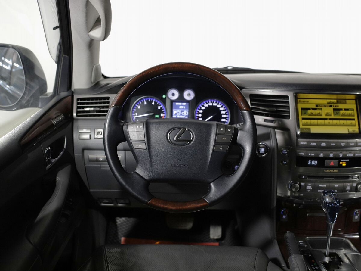 Lexus LX 2010 - фото автомобиля