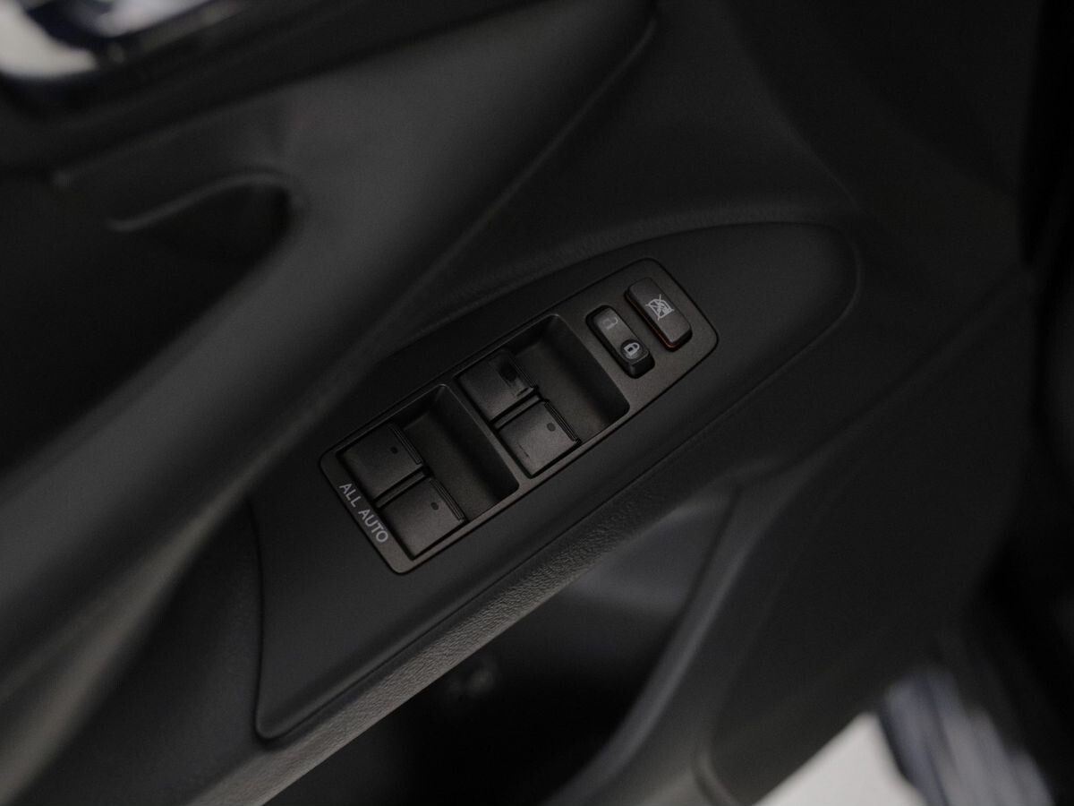 Lexus LX 2010 - фото автомобиля