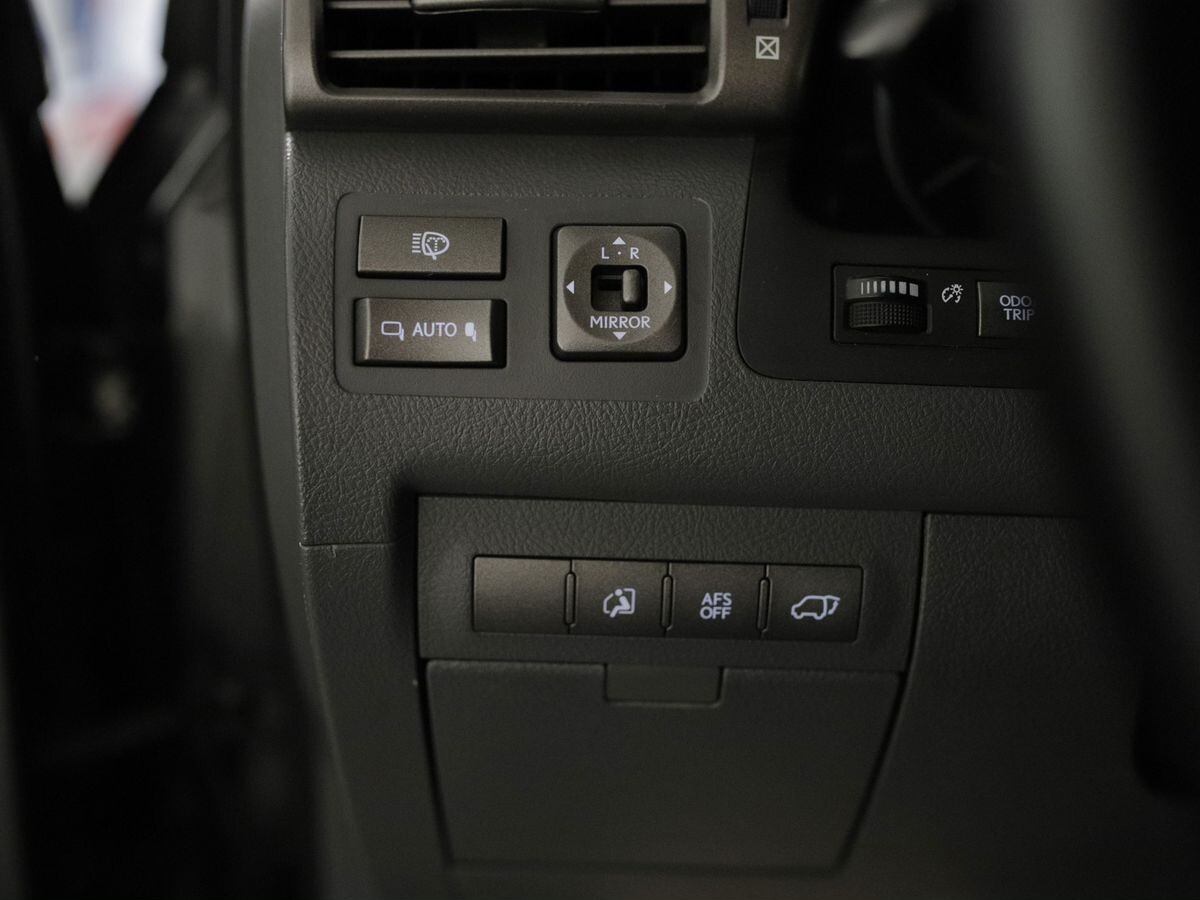 Lexus LX 2010 - фото автомобиля