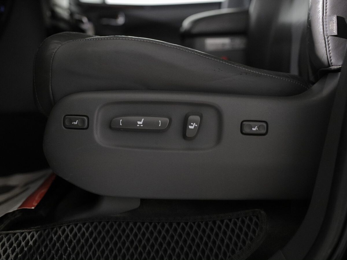 Lexus LX 2010 - фото автомобиля