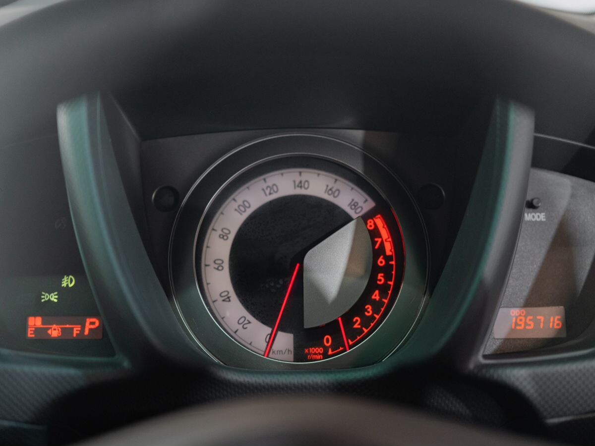 Toyota Ist 2013 - фото автомобиля