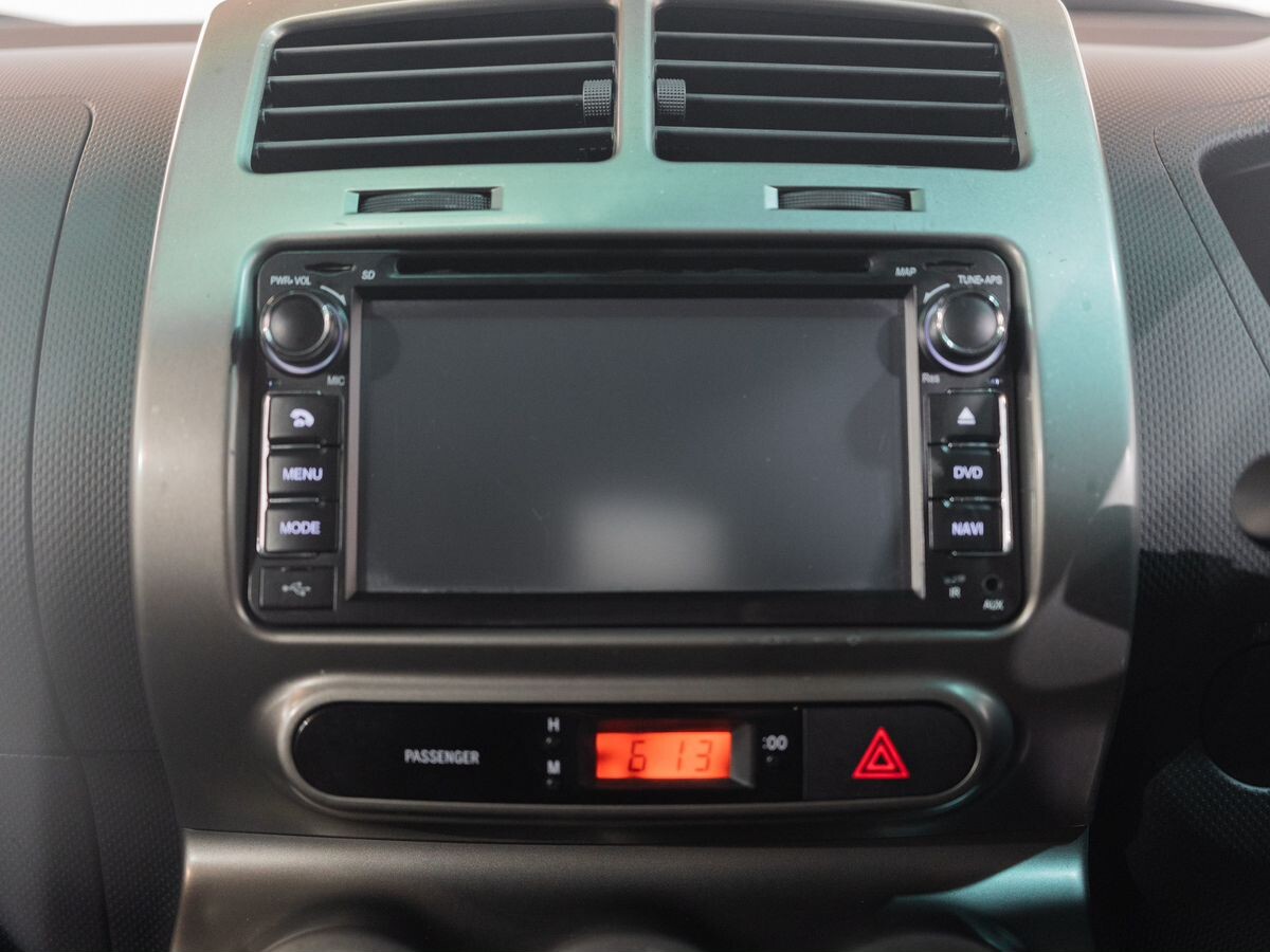 Toyota Ist 2013 - фото автомобиля