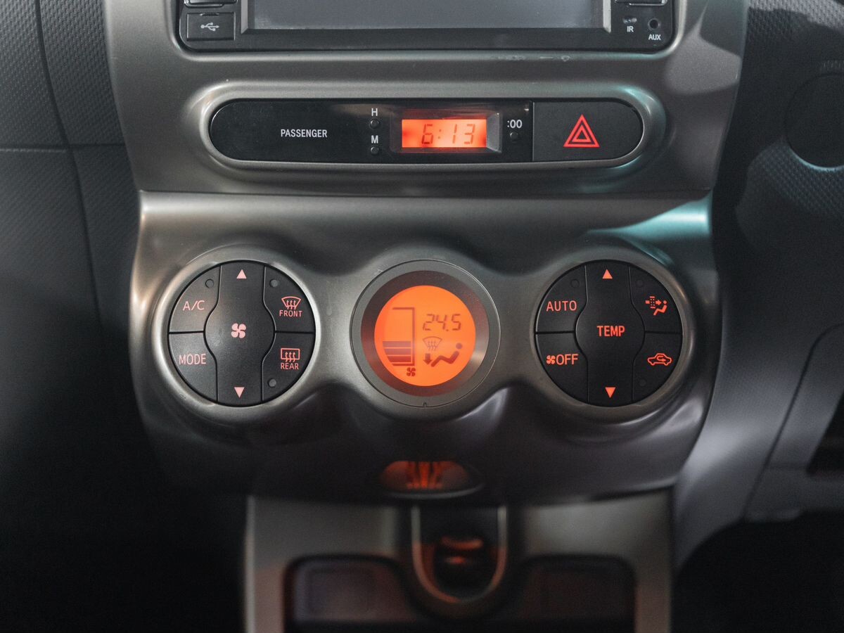 Toyota Ist 2013 - фото автомобиля