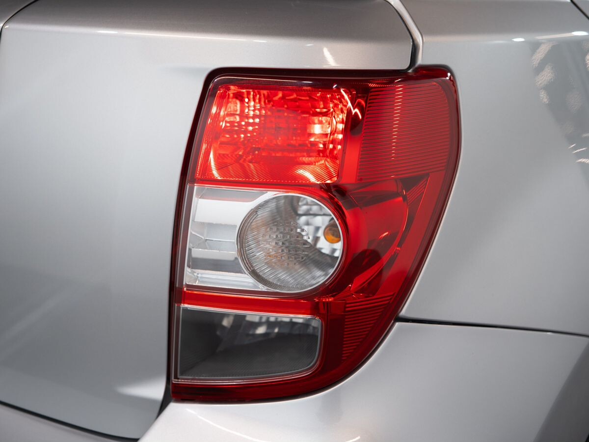 Toyota Ist 2013 - фото автомобиля