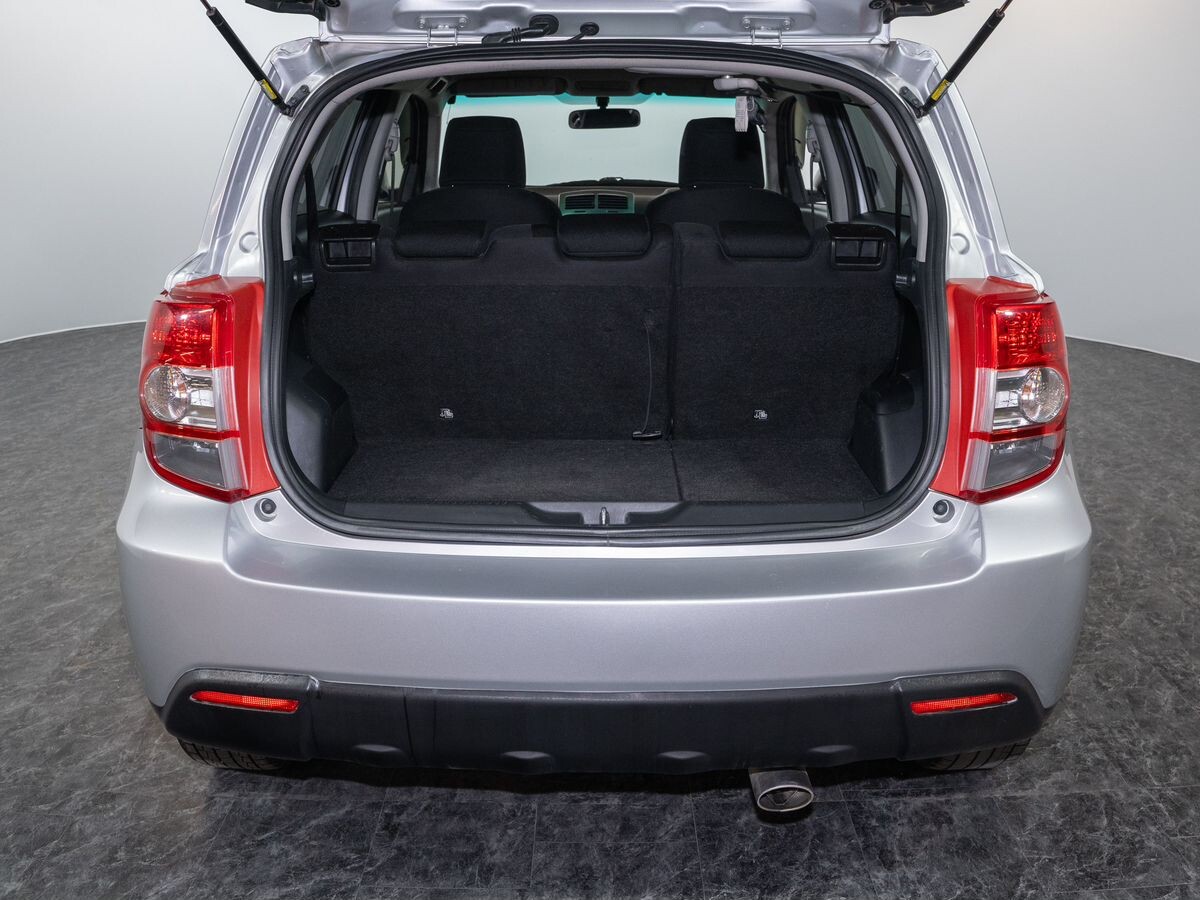 Toyota Ist 2013 - фото автомобиля