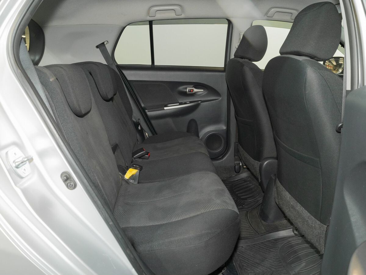 Toyota Ist 2013 - фото автомобиля