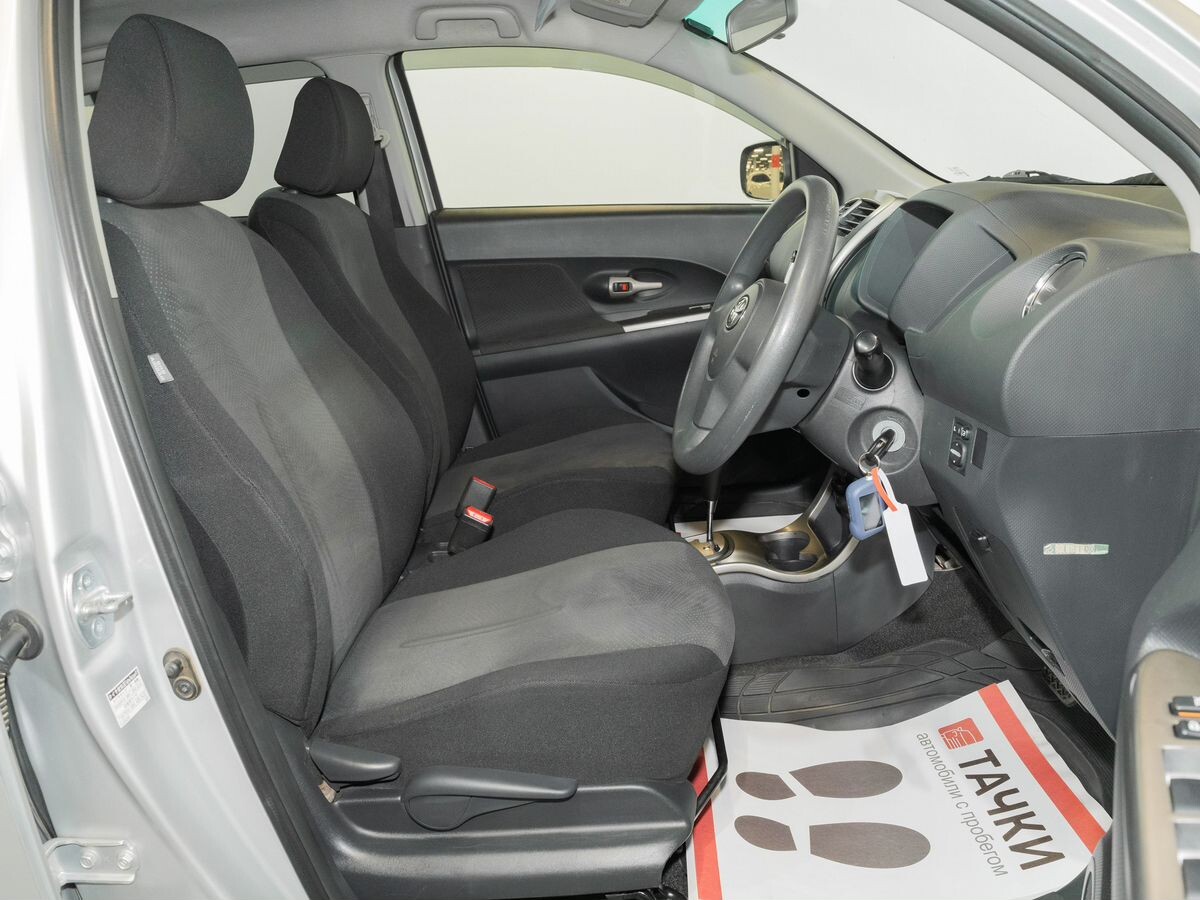 Toyota Ist 2013 - фото автомобиля