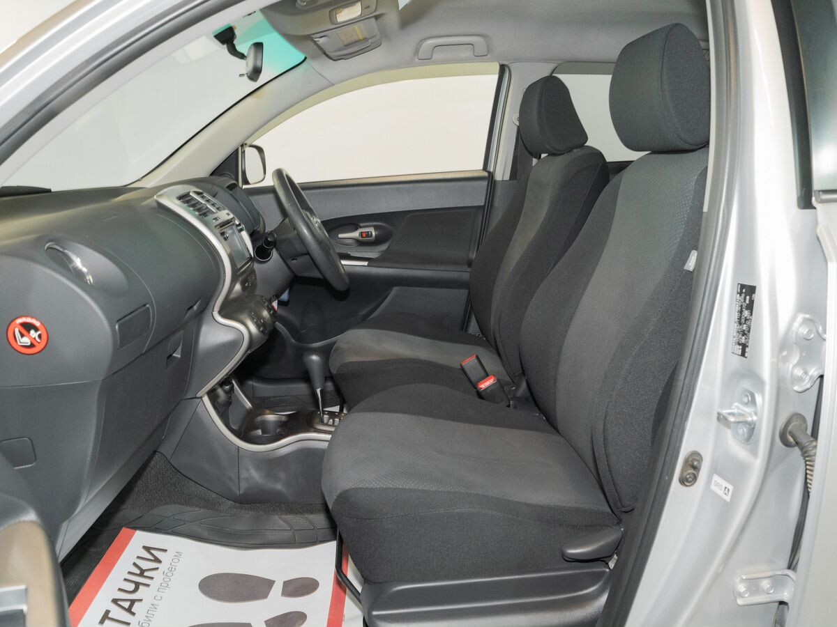 Toyota Ist 2013 - фото автомобиля