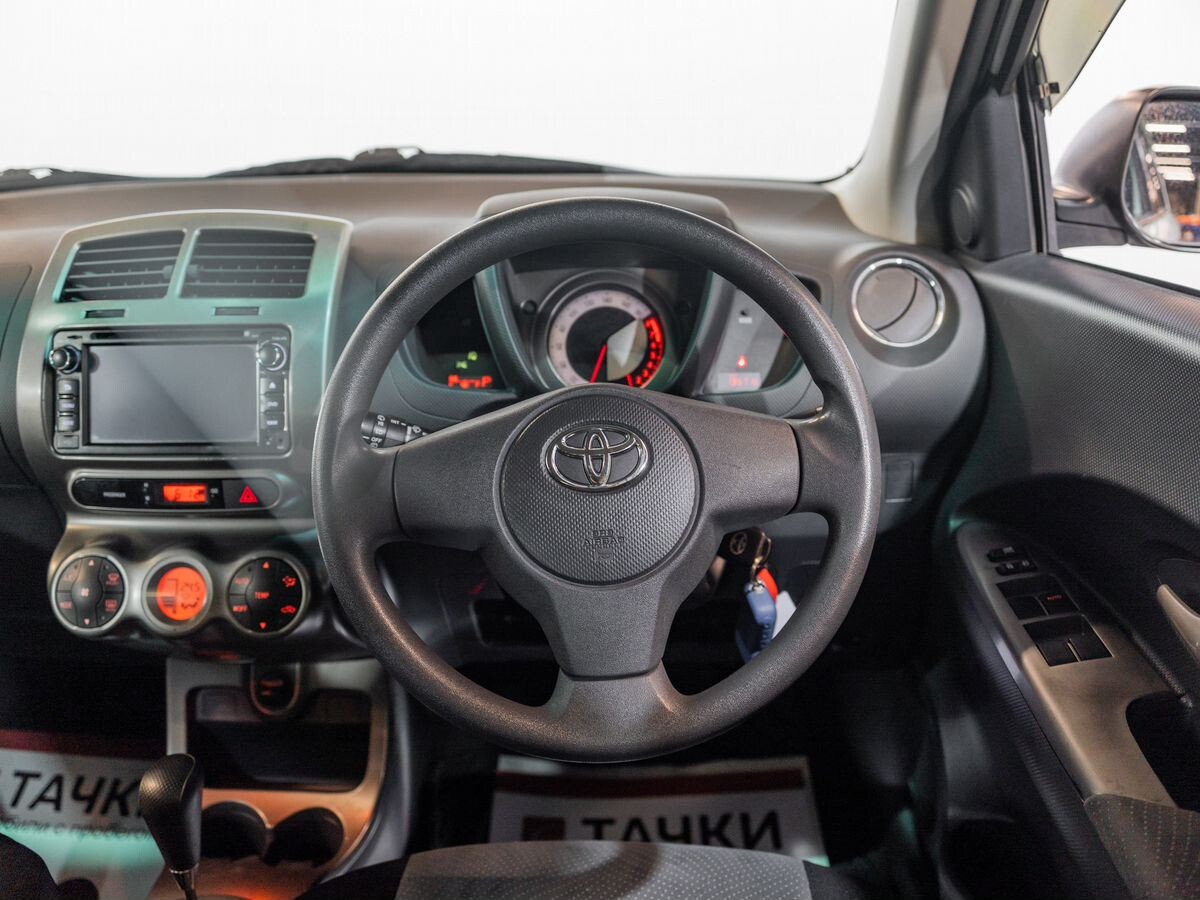 Toyota Ist 2013 - фото автомобиля