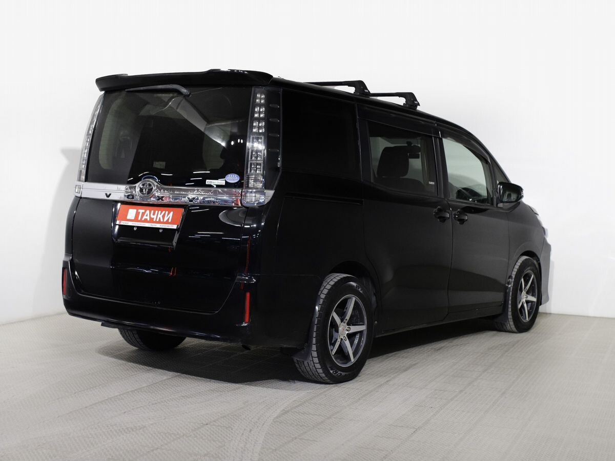 Toyota Voxy 2015 - фото автомобиля