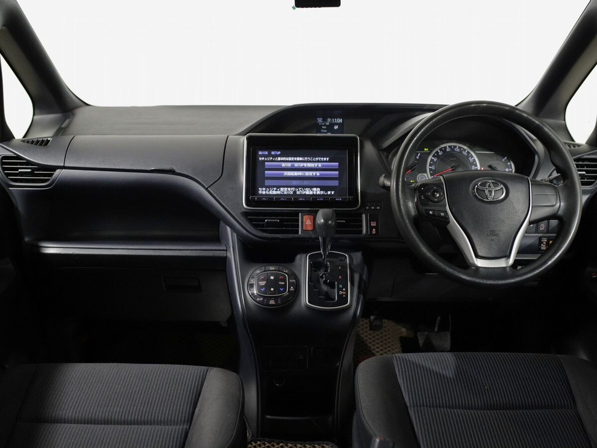 Toyota Voxy 2015 - фото автомобиля