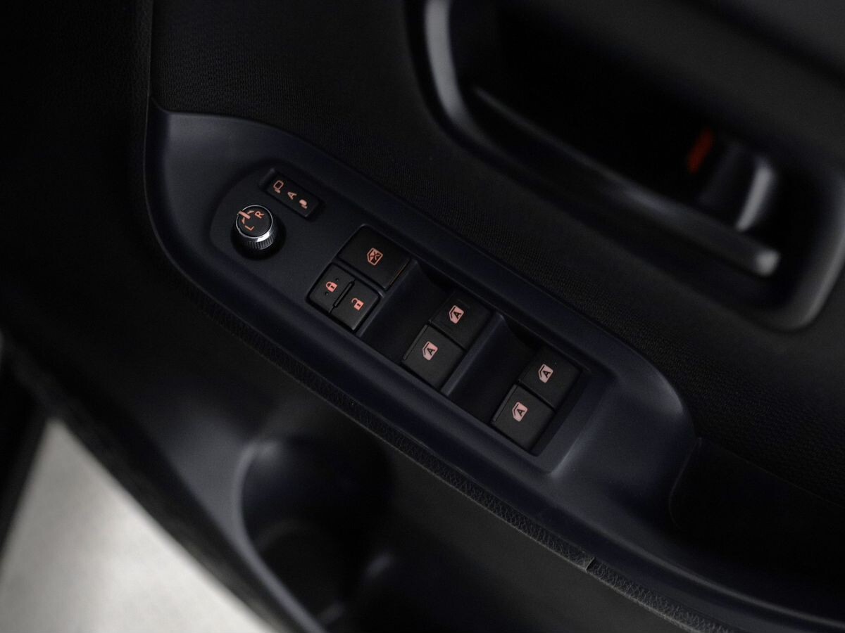 Toyota Voxy 2015 - фото автомобиля