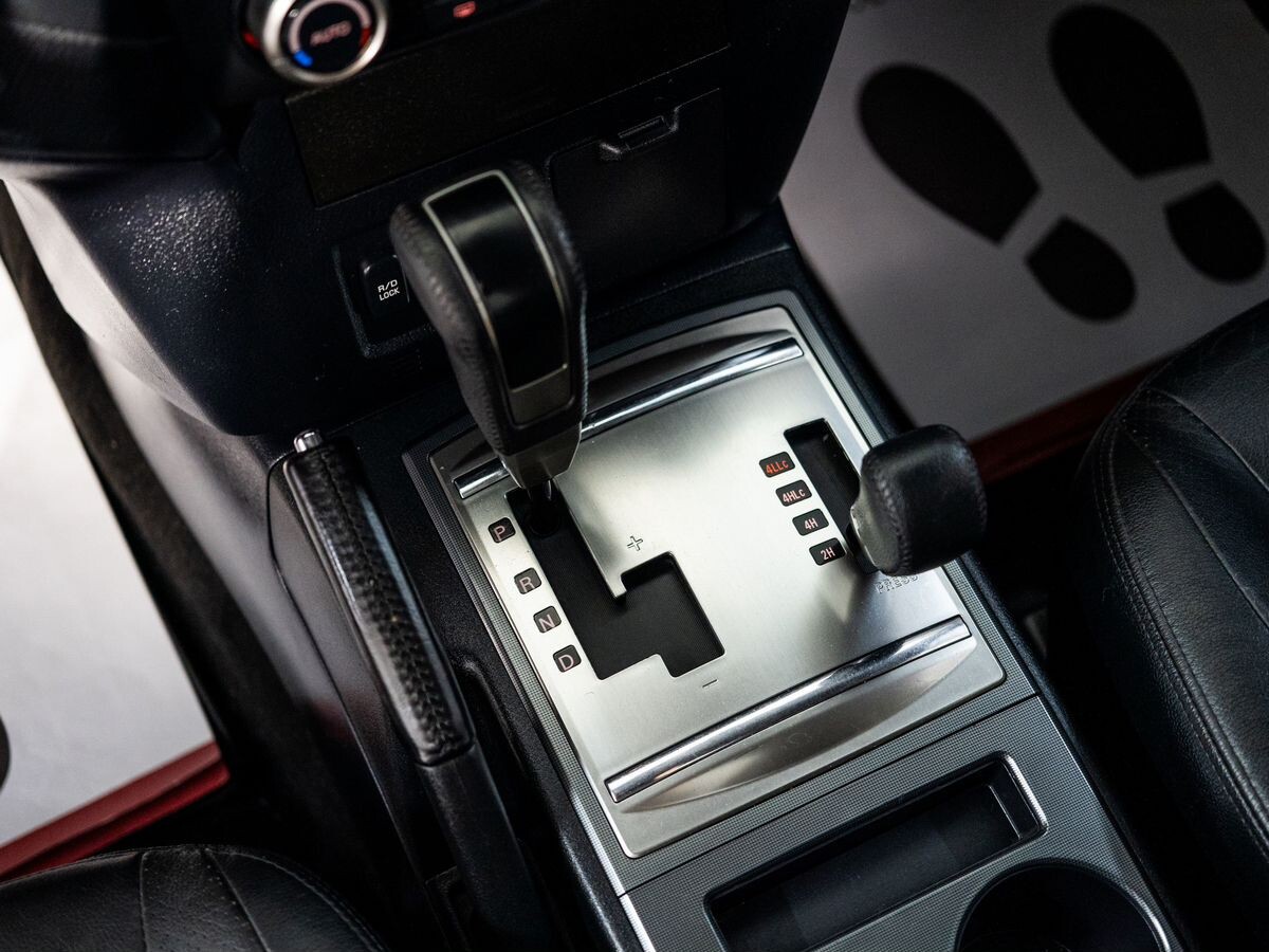 Mitsubishi Pajero 2012 - фото автомобиля