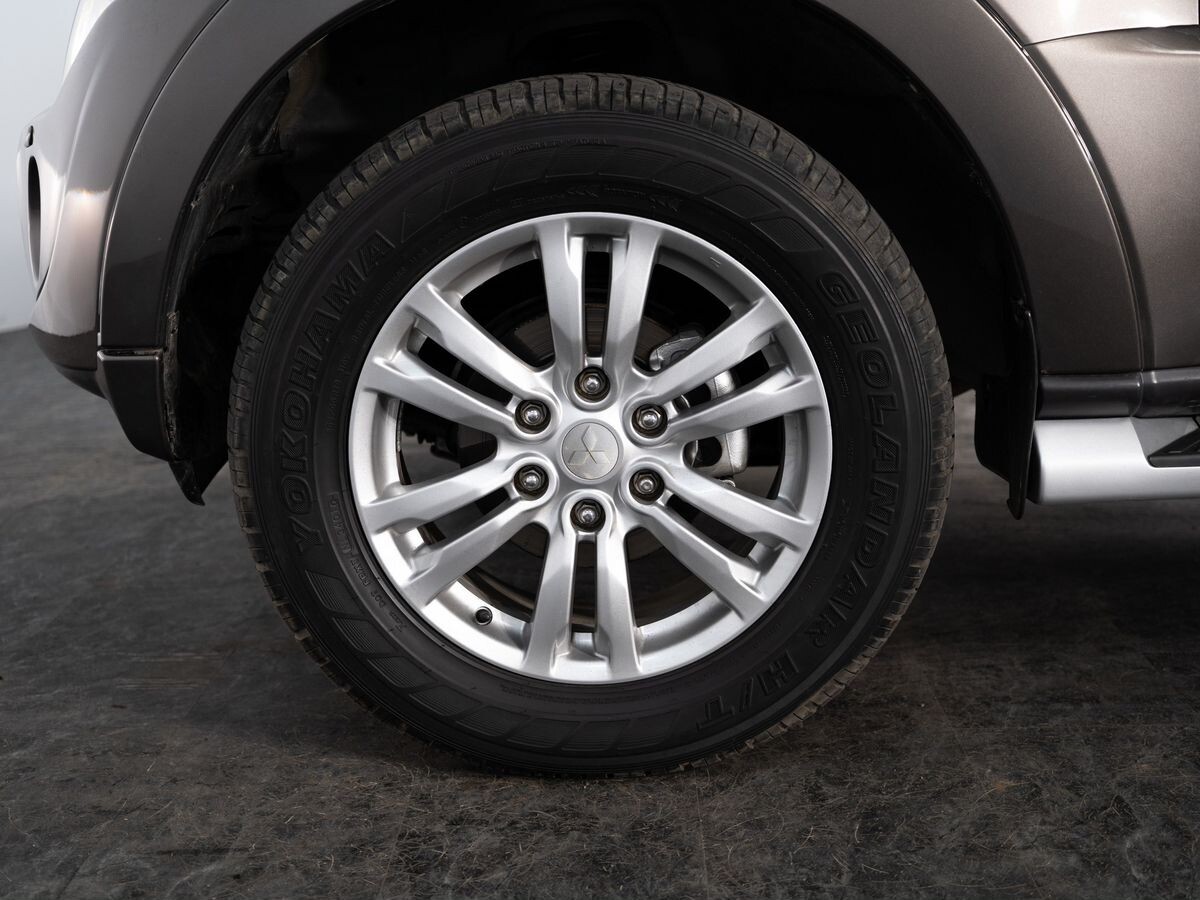 Mitsubishi Pajero 2012 - фото автомобиля