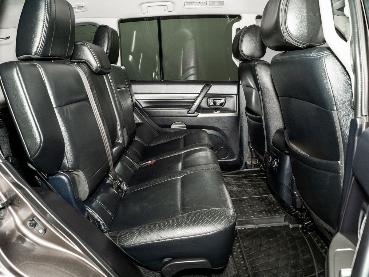 Mitsubishi Pajero 2012 - фото автомобиля