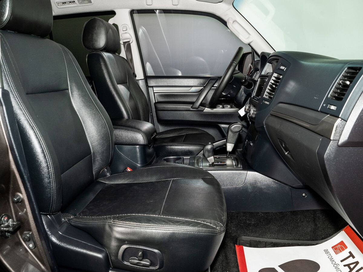 Mitsubishi Pajero 2012 - фото автомобиля