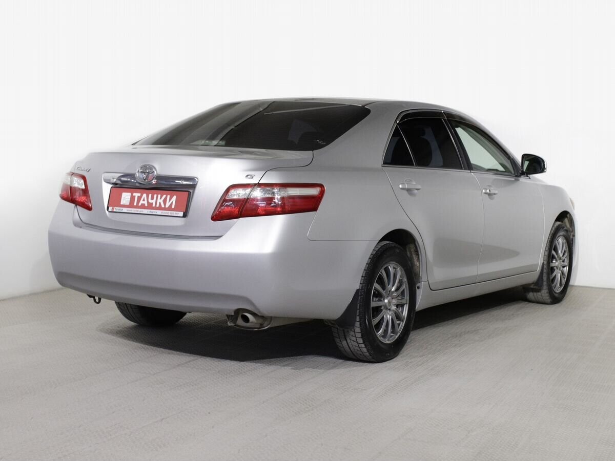 Toyota Camry 2010 - фото автомобиля