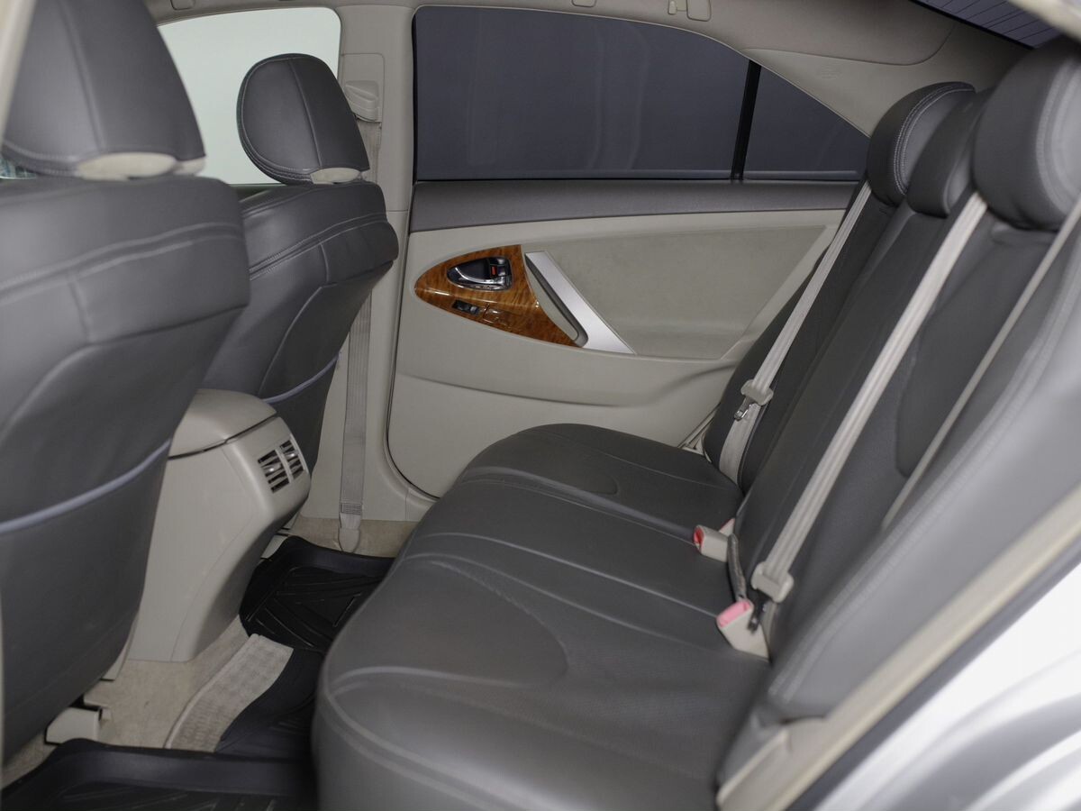 Toyota Camry 2010 - фото автомобиля