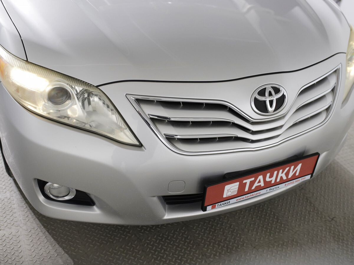 Toyota Camry 2010 - фото автомобиля