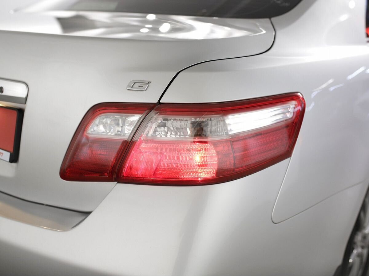 Toyota Camry 2010 - фото автомобиля