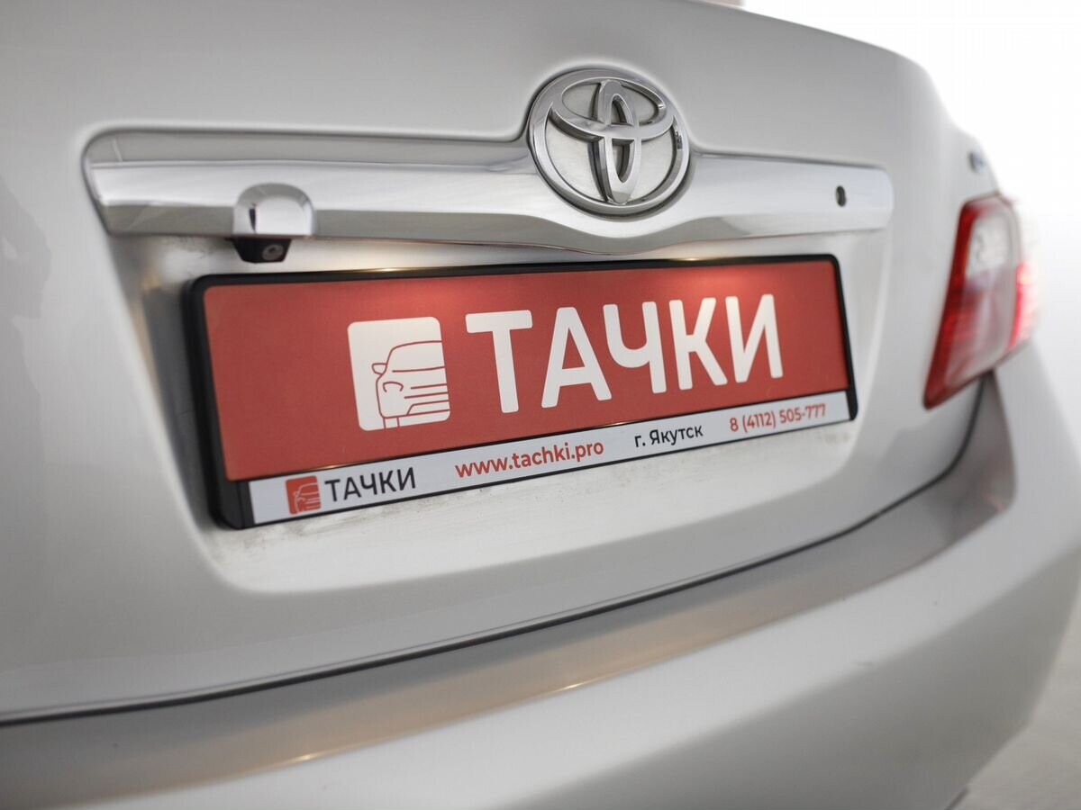 Toyota Camry 2010 - фото автомобиля