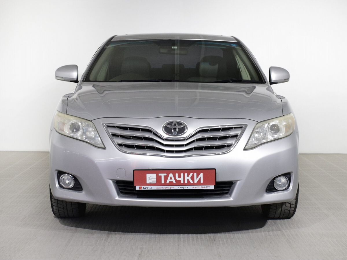 Toyota Camry 2010 - фото автомобиля