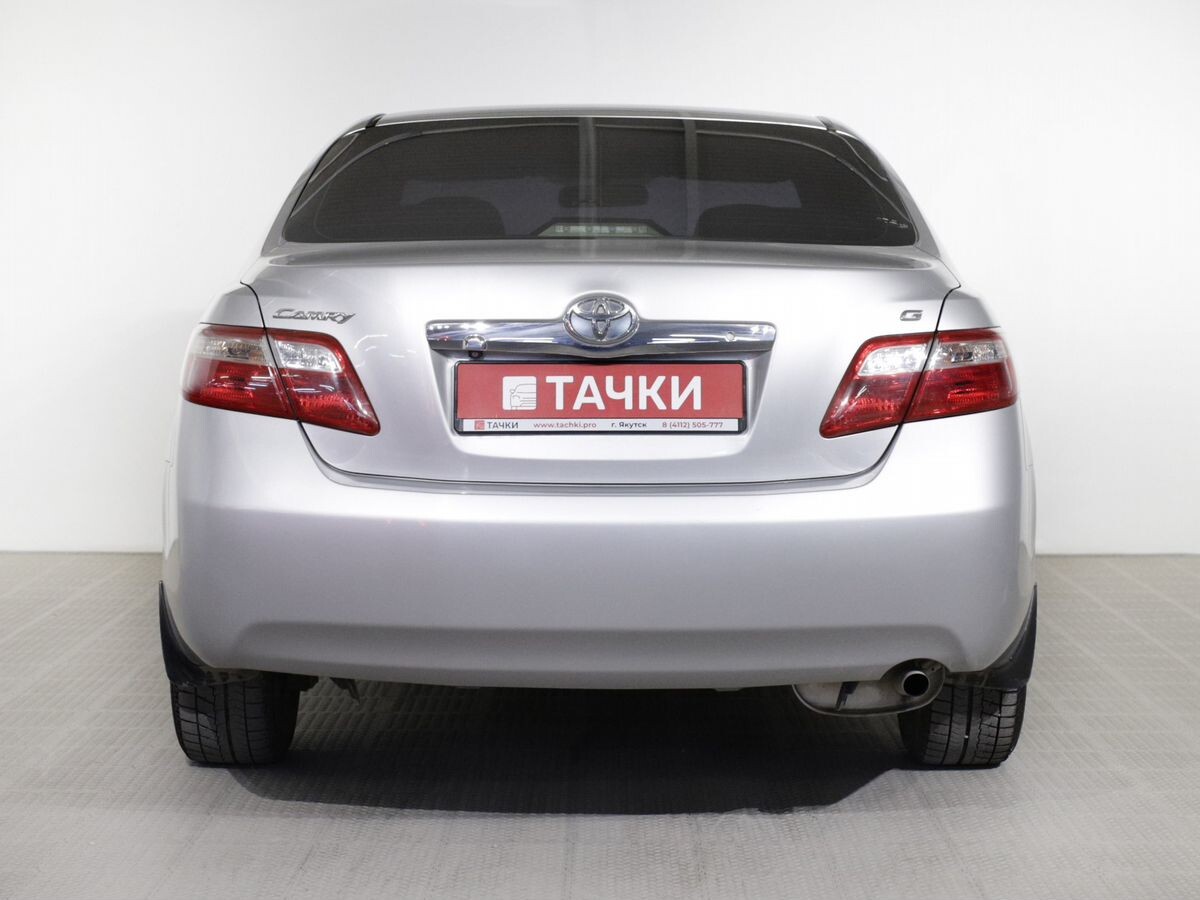 Toyota Camry 2010 - фото автомобиля