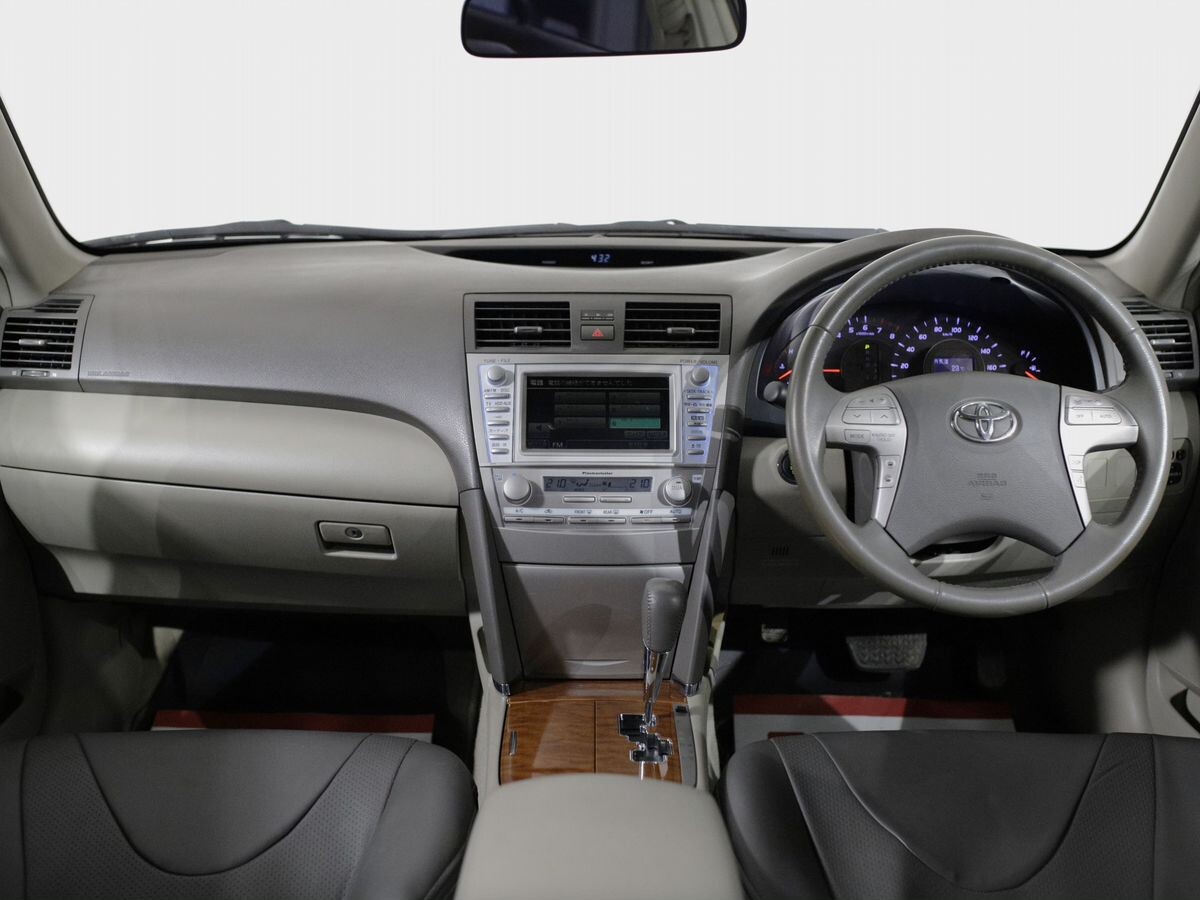 Toyota Camry 2010 - фото автомобиля