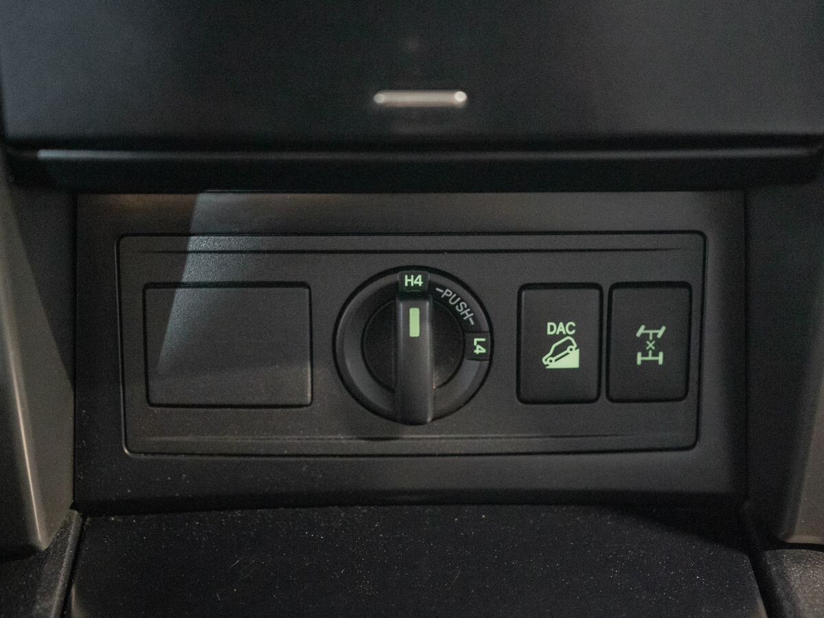 Toyota Land Cruiser Prado 2011 - фото автомобиля