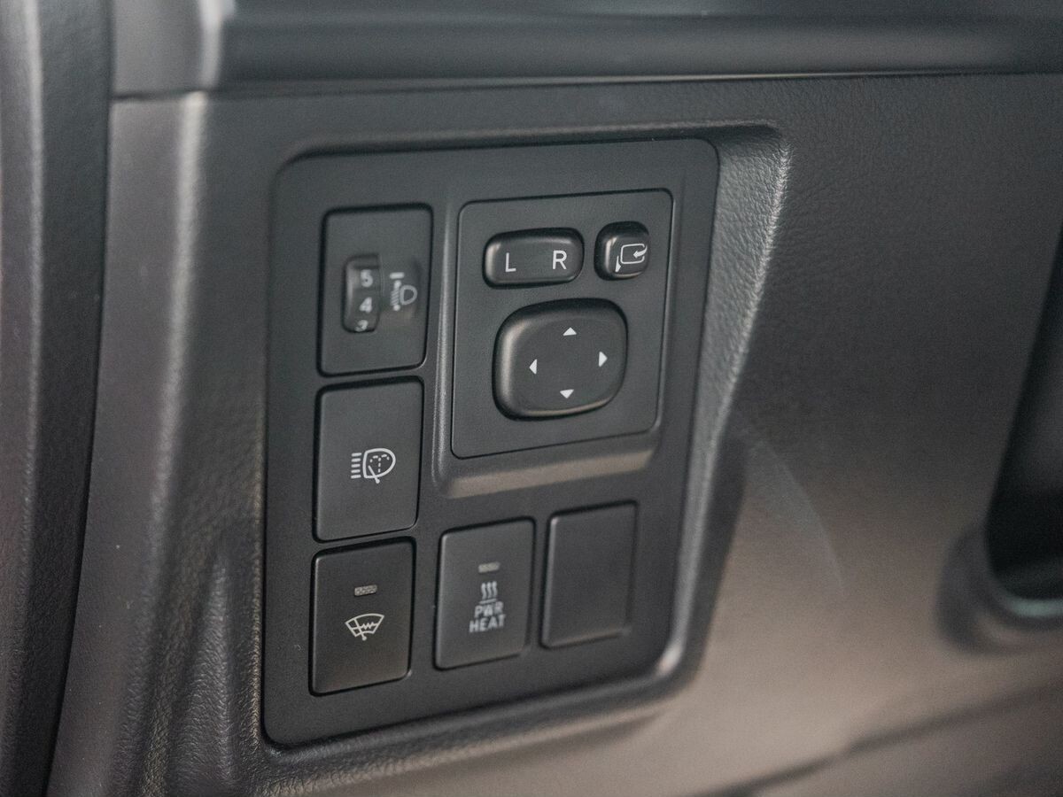 Toyota Land Cruiser Prado 2011 - фото автомобиля