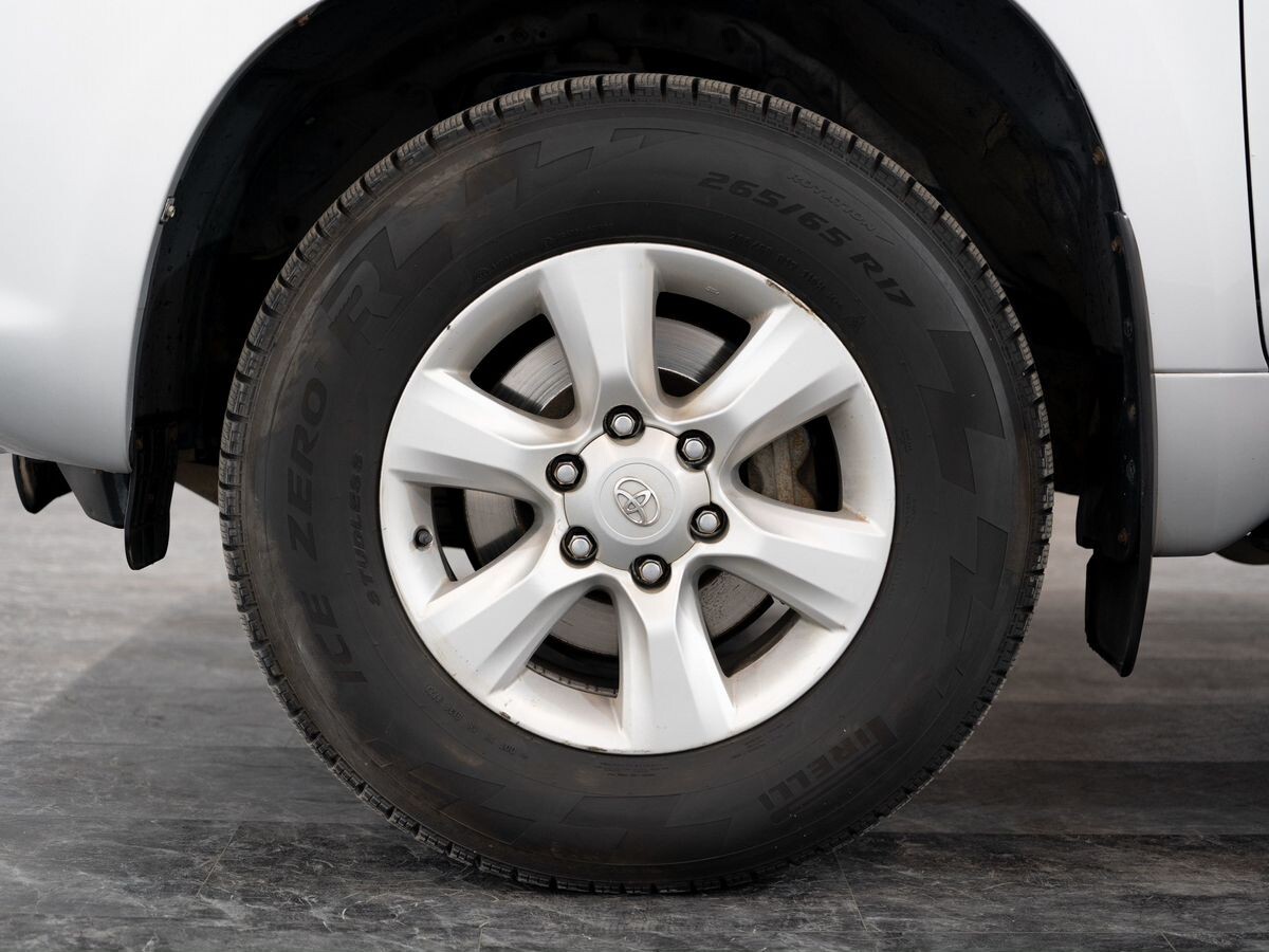 Toyota Land Cruiser Prado 2011 - фото автомобиля