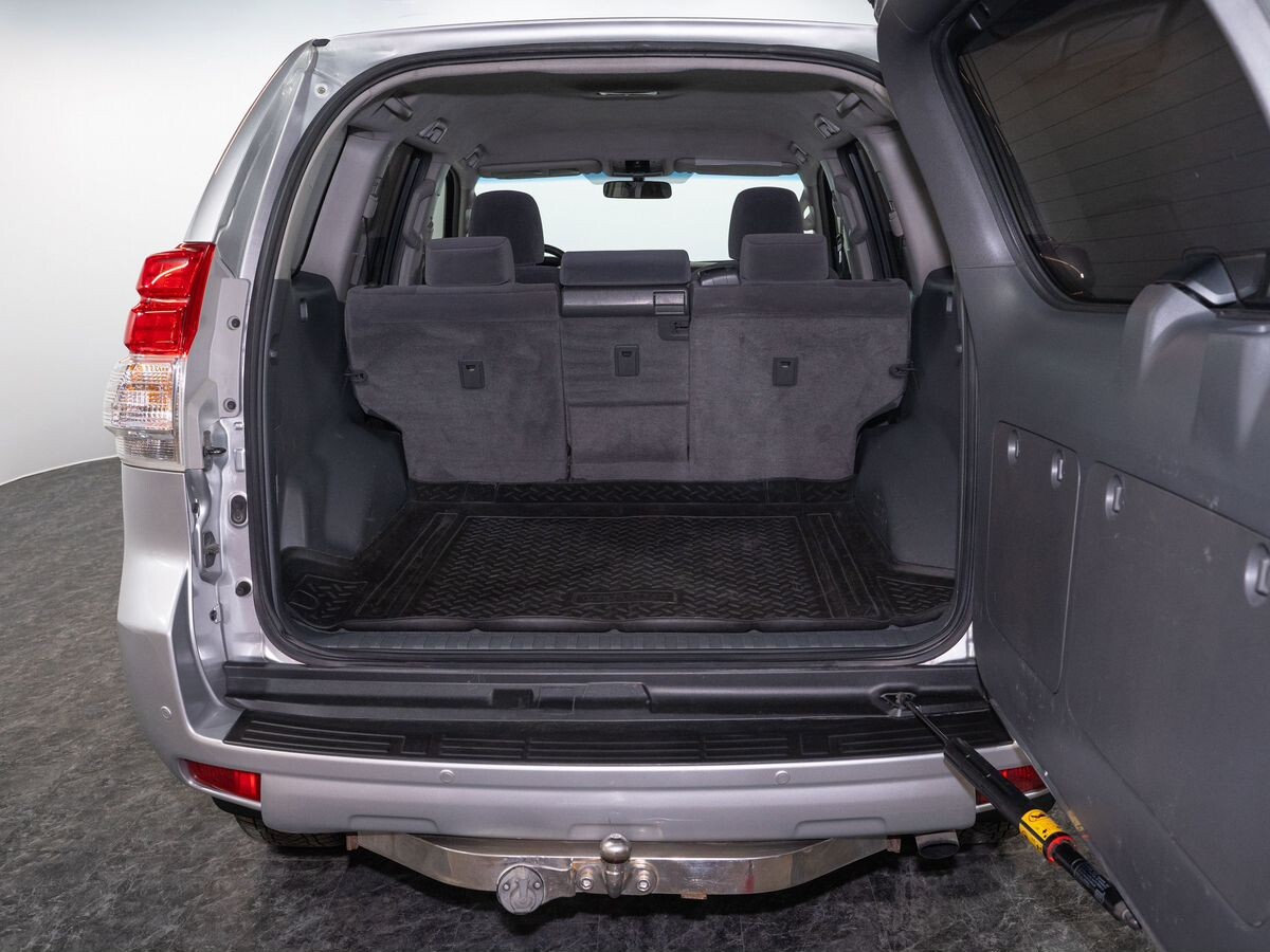 Toyota Land Cruiser Prado 2011 - фото автомобиля